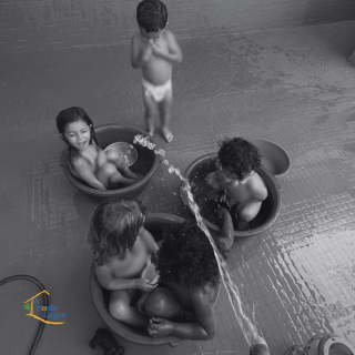 banho de mangueira no calor